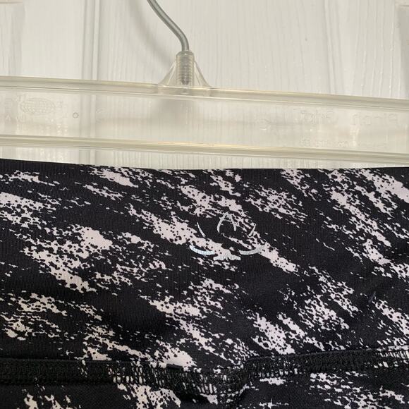 Beyond Yoga black and white static print leggings - Picture 3 of 7